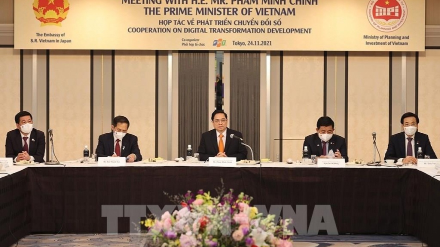 PM Chinh meets leaders of major Japanese digital transformation groups